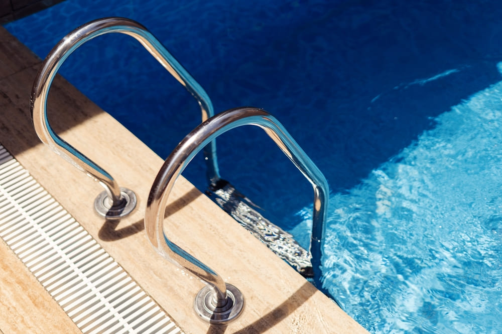 Puesta a punto de piscinas en Jávea