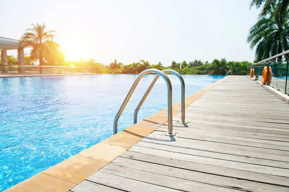 Control de parámetros piscinas con solución salina profesional
